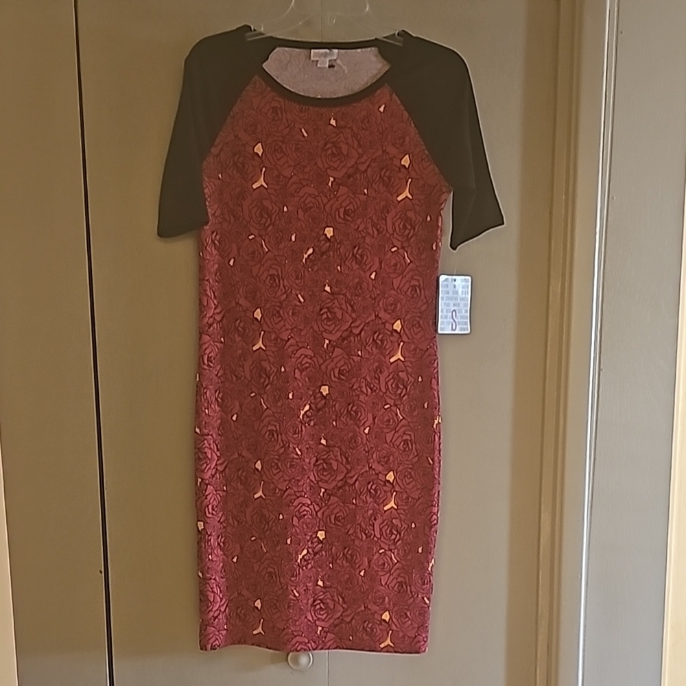 LULAROE NEW. Elegant Red and Black Floral Dress